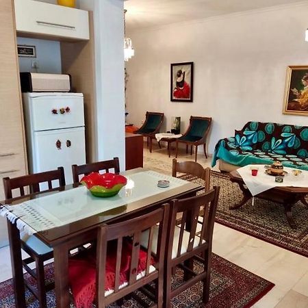 Marys House , Lovely 2-Bedroom Apartment Szaloniki Kültér fotó