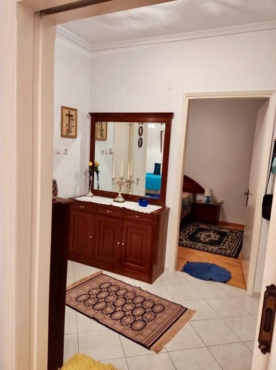 Marys House , Lovely 2-Bedroom Apartment Szaloniki Kültér fotó